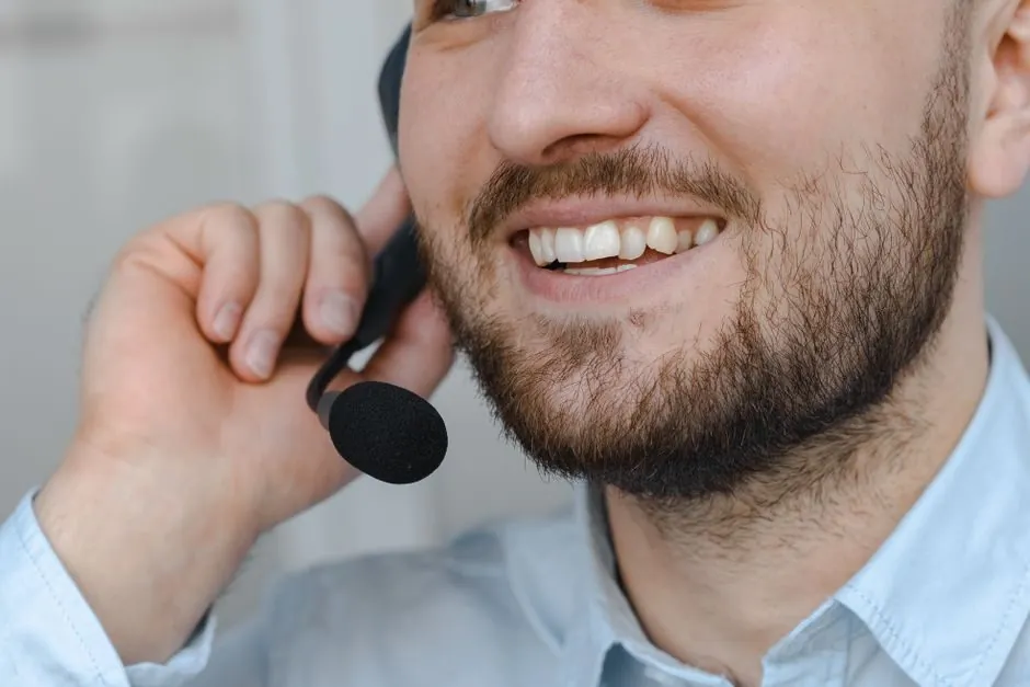 Messaggio di benvenuto WhatsApp: 16 esempi pronti per categoria